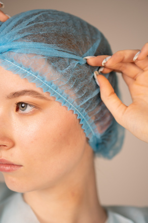 Шапочка-берет Шарлотта, 12г/кв.м, 48см (100 шт/уп, 1000 шт/кор) (6700, голубой)