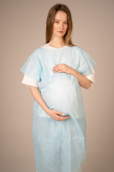 6827 Рубашка для роженицы,110 см, пл.25,  НЕ стерильная (120 шт/кор)