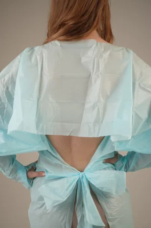 Фартук-халат хлорполиэтил. 0,018 мм, 120*195 см (не медиц.) (10 шт/уп; 100 шт/кор)