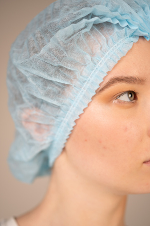 Шапочка-берет Шарлотта, 12г/кв.м 53см двойная резинка (100 шт/уп, 1000 шт/кор) (6710, голубой)