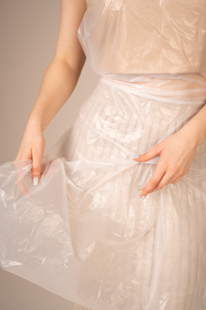 ПЭ фартуки одноразовые (9 мкм) 70*110 см (не медиц), Albens (100 шт/уп, 1000 шт/кор) (7204, белый)