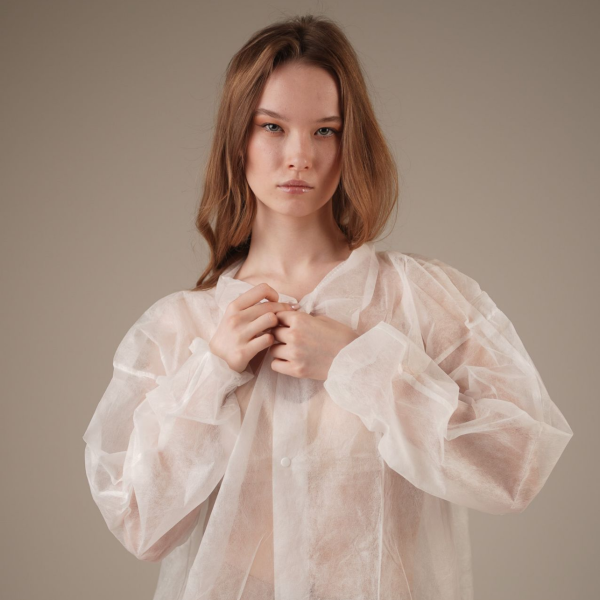 Халат медицинский на КНОПКАХ, 20 г/м2, L (50 шт/кор)