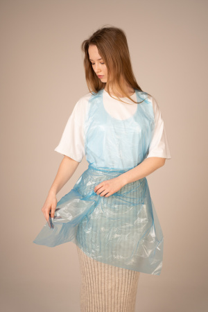 ПЭ фартуки одноразовые (9 мкм) 80*120 см (не медиц), Albens (100 шт/уп, 1000 шт/кор) (7207, голубой)