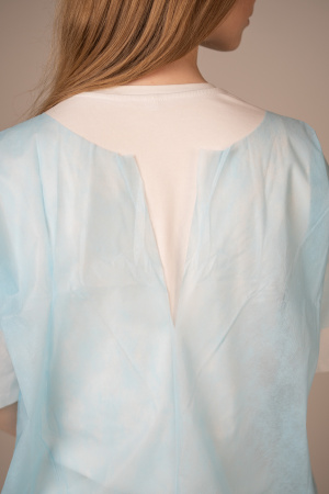 6827 Рубашка для роженицы,110 см, пл.25,  НЕ стерильная (120 шт/кор)