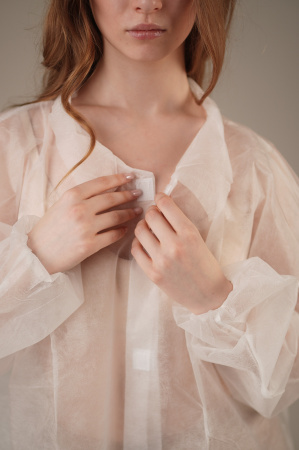 Халат медицинский на ЛИПУЧКАХ, 20 г/м2, XL (50 шт/кор) (6542, белый)