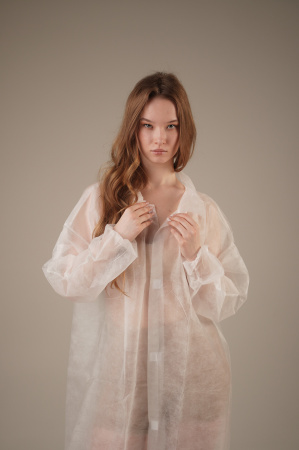 Халат медицинский на ЛИПУЧКАХ, 20 г/м2, XL (50 шт/кор) (6542, белый)
