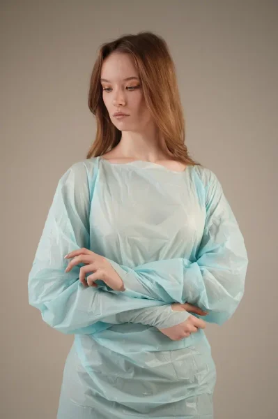 Фартук-халат хлорполиэтил. 0,018 мм, 120*195 см (не медиц.) (10 шт/уп; 100 шт/кор)