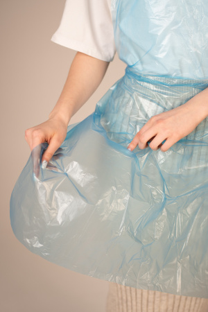 ПЭ фартуки одноразовые (9 мкм) 70*110 см (не медиц), Albens (100 шт/уп, 1000 шт/кор) (7206, голубой)