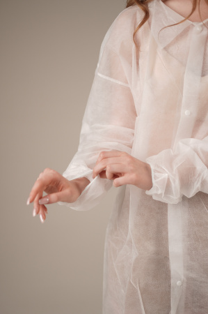 Халат медицинский на КНОПКАХ, 20 г/м2, XL (10 шт/уп; 50 шт/кор)